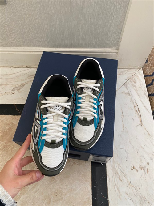 DR B30 Sneakers