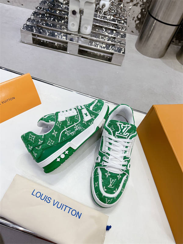 LV024