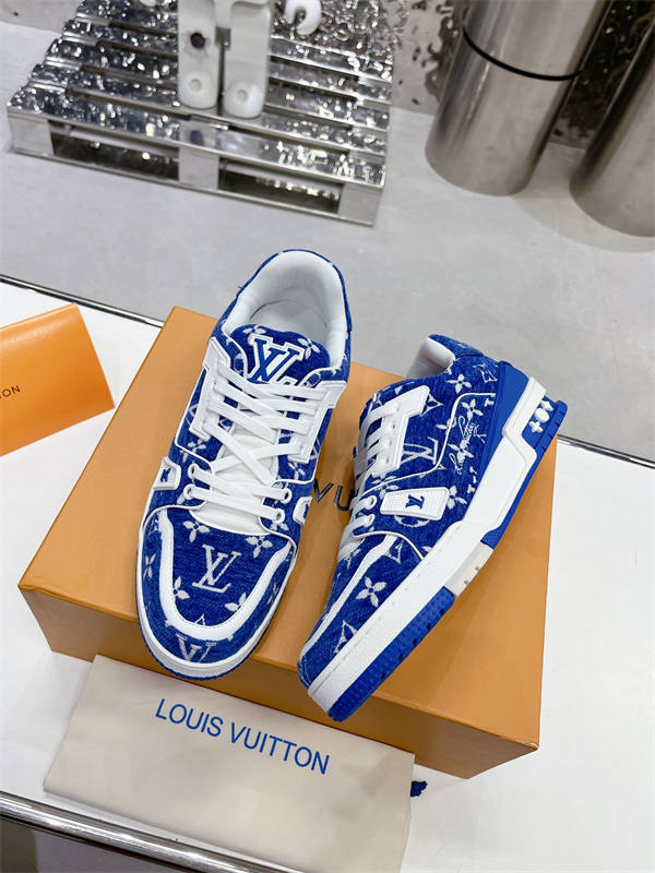 LV026
