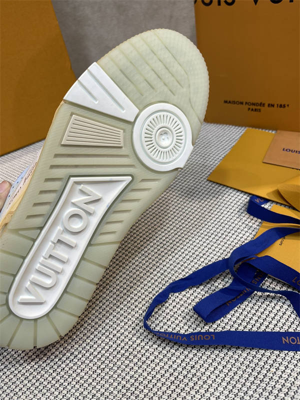 LV085