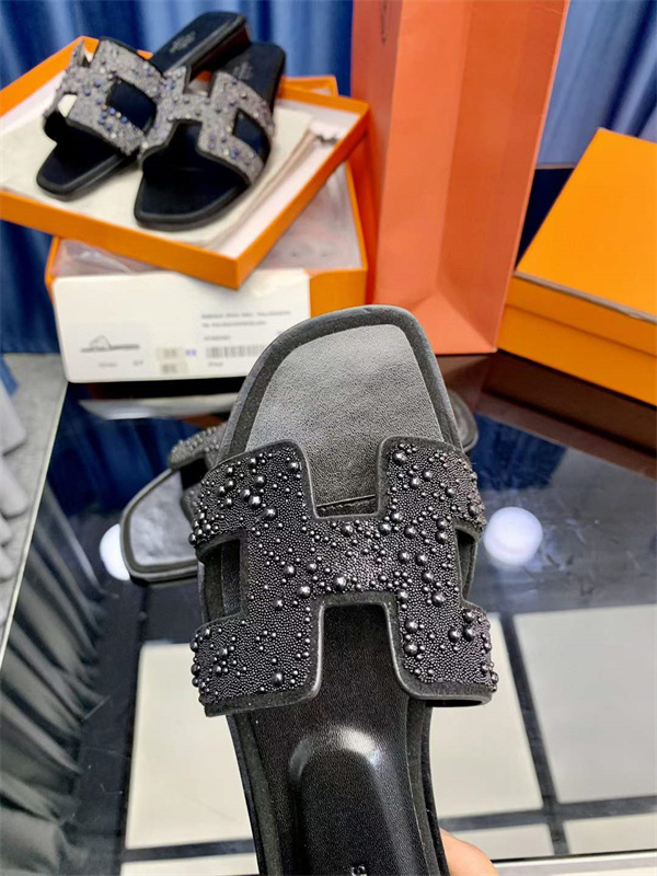 H Slipper