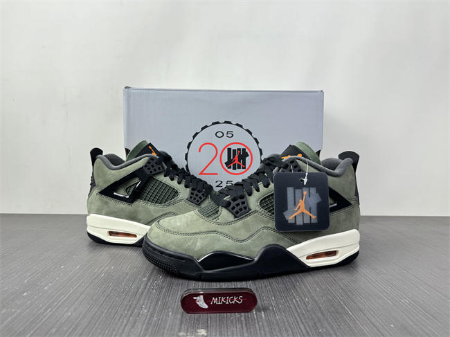 UNDEFEATED x Air Jordan 4 OG IB1519-200