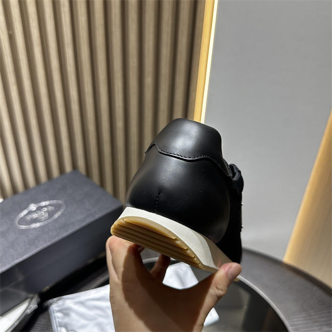 Pra*a Sneaker
