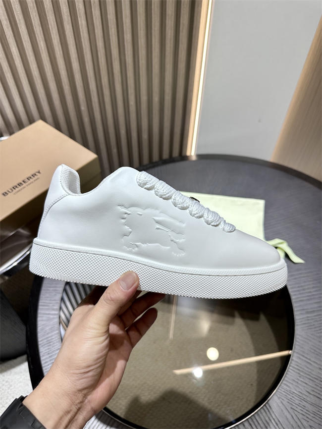 Bv*b*rry Sneaker