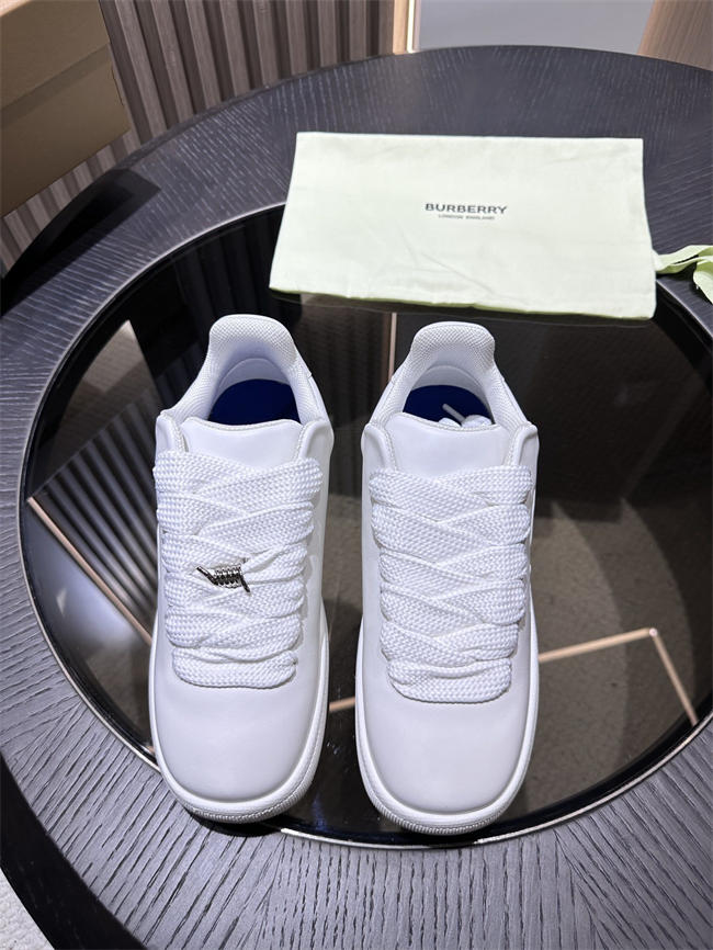 Bv*b*rry Sneaker