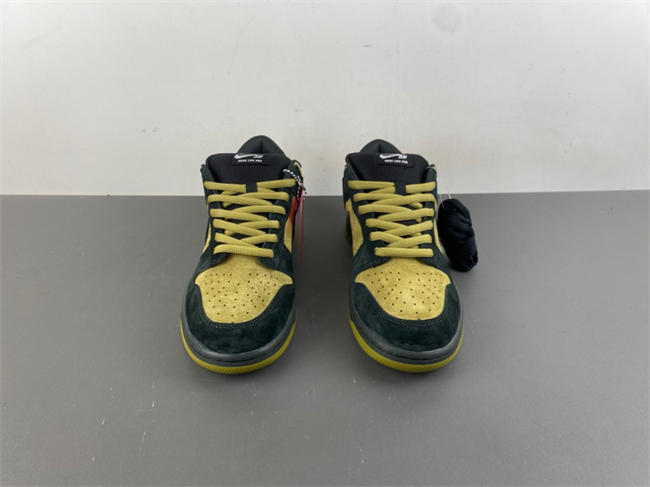 Svp*me x nike sb dunk low “camper green” hq8487-300