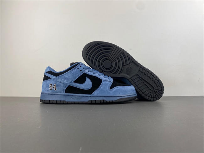 Svp*me x nike dunk low sb hq8487-400