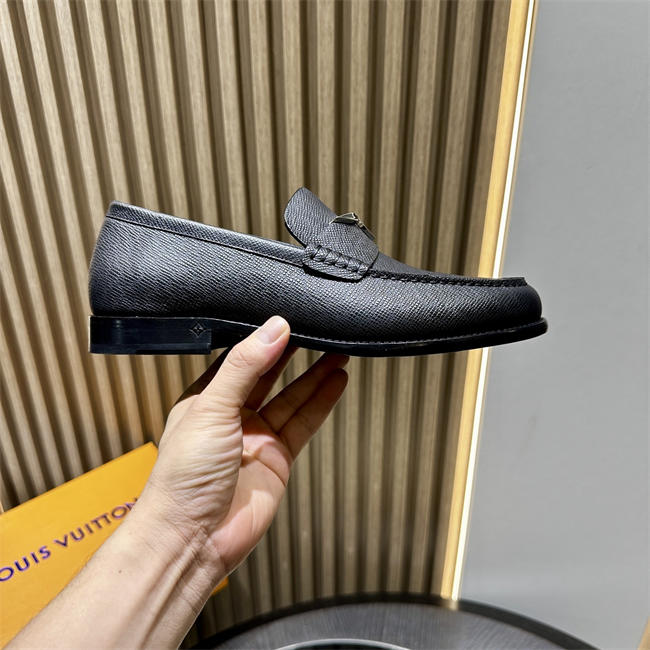 Lv Loafer077