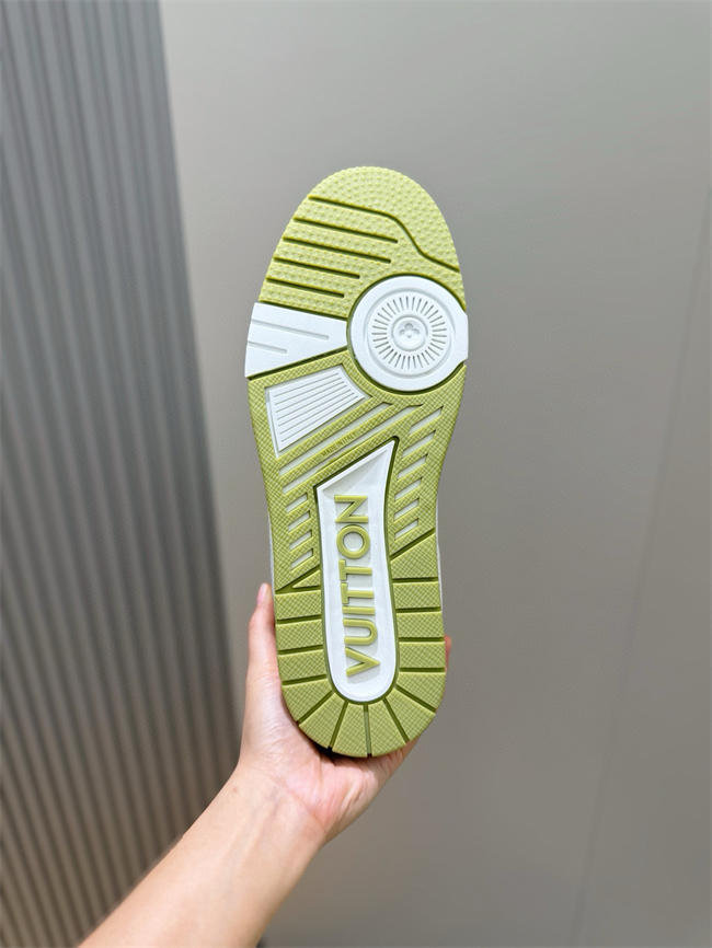Lv Sneaker
