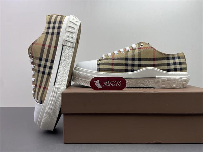 Bv*b*rry Sneaker