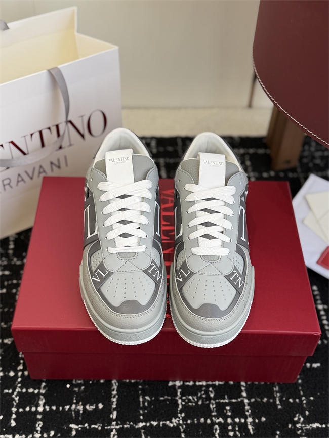 Va1e*ntin0 Sneakers